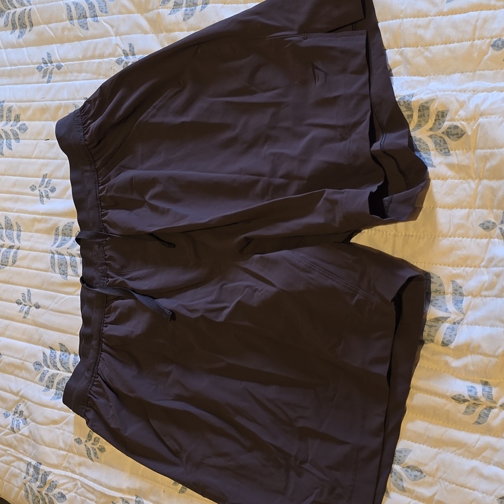 Gymshark Land to Water 6in shorts